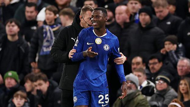 چرا کایسِدو اخراج شد اما بنتانکور نه؟ تحلیل داوری و تصمیمات VAR در هفته جاری لیگ برتر انگلیس